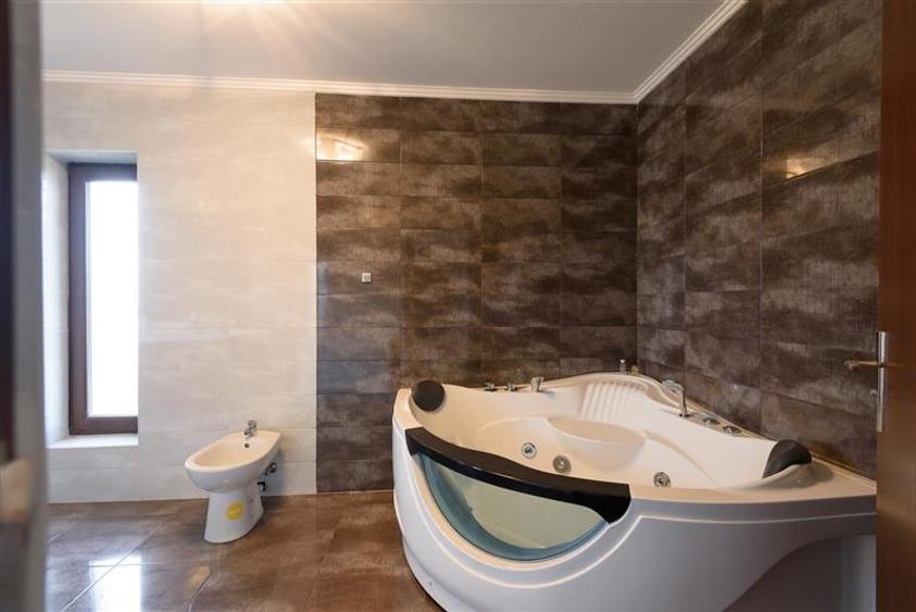 Casă individuală cu 4 camere cu Canalizare în Hărman
