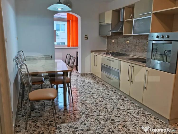 Apartament cu 3 camere decomandat în Central