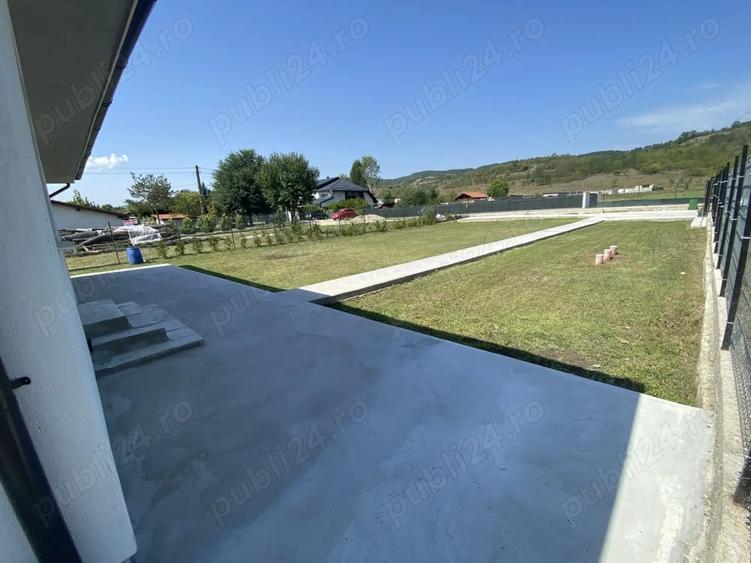 Casă cu 5 camere cu Teren 950 Mp în Josani