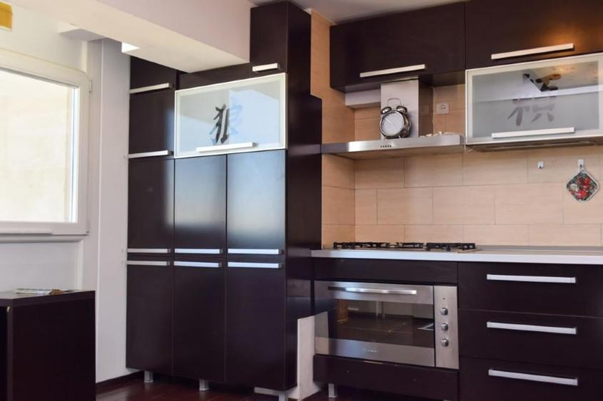 Apartament cu 2 camere semidecomandat, mobilat în Berceni