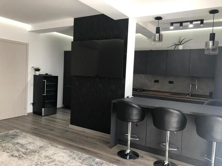 Apartament cu 3 camere, mobilat în Iancu Nicolae