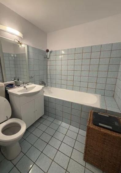 Apartament cu 3 camere decomandat, mobilat în Costin Georgian