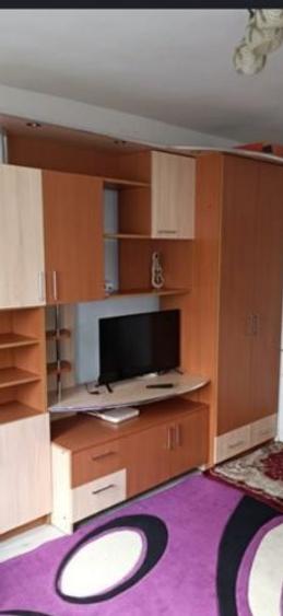 Apartament cu 1 camere semidecomandat în Tractorul - 4