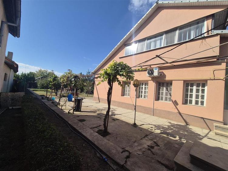 Casă cu 4 camere cu Teren 1004 Mp în Vărsătura