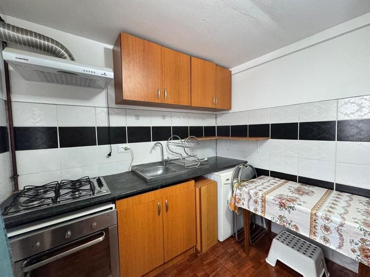 Apartament cu 2 camere semidecomandat, mobilat în Vasile Aaron