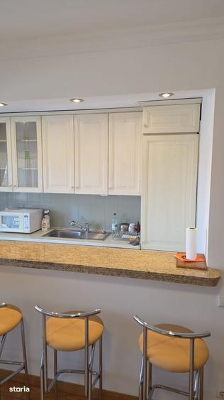 Apartament cu 3 camere, mobilat în Primăverii