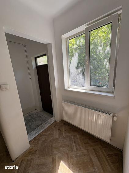 Casă cu 8 camere cu Teren 233 Mp în Decebal
