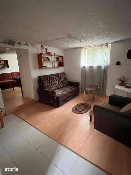 Casă cu 5 camere cu Teren 446 Mp în Florilor