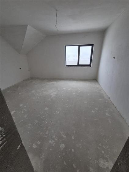 Casă cu 7 camere cu Teren 598 Mp în Sântandrei