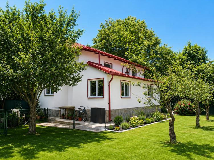 Casă individuală cu 4 camere cu Canalizare în Cornu de Jos (Cornu)