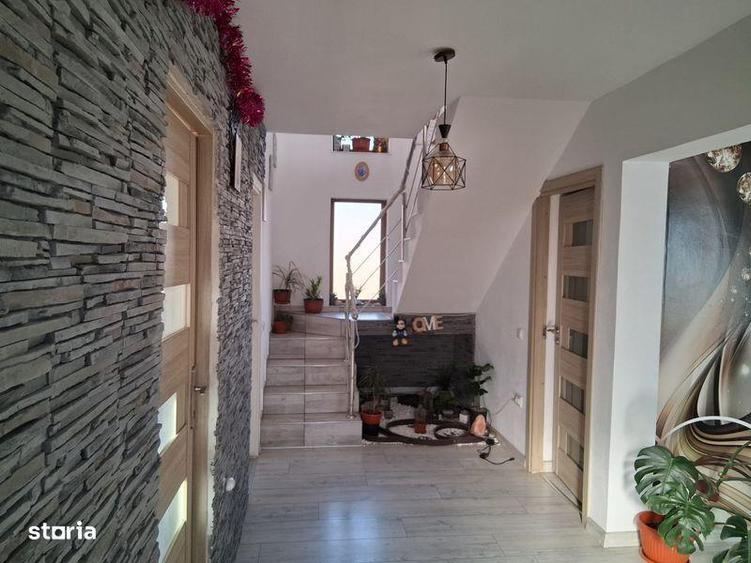 Casă cu 4 camere cu Teren 150 Mp în Bradu