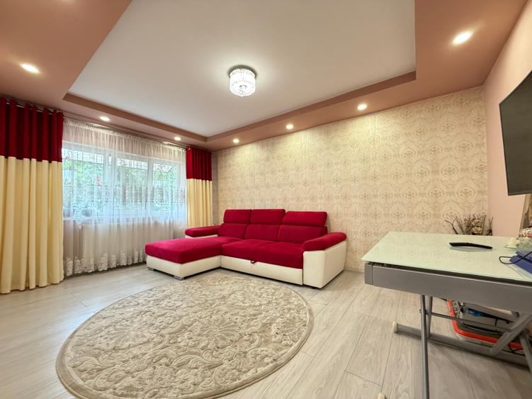 Apartament cu 4 camere decomandat în Nicolina