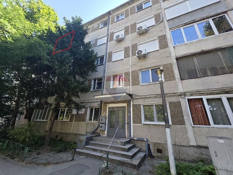 Apartament cu 3 camere semidecomandat în Șagului