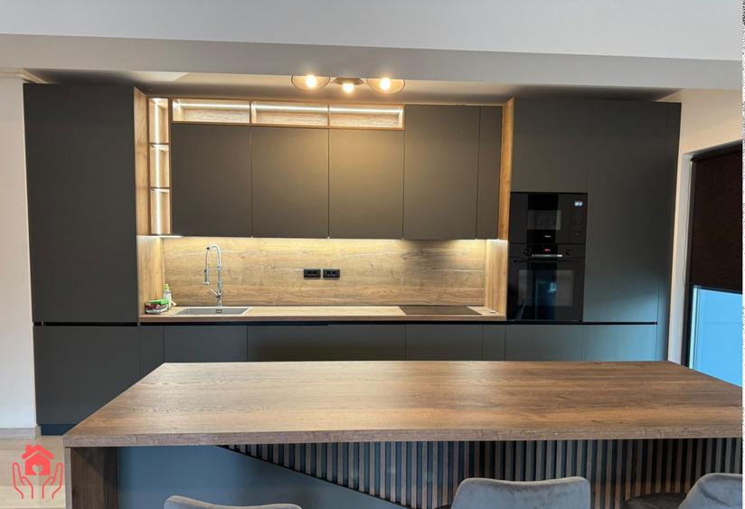 Apartament cu 3 camere semidecomandat, mobilat în P-ța Alba Iulia