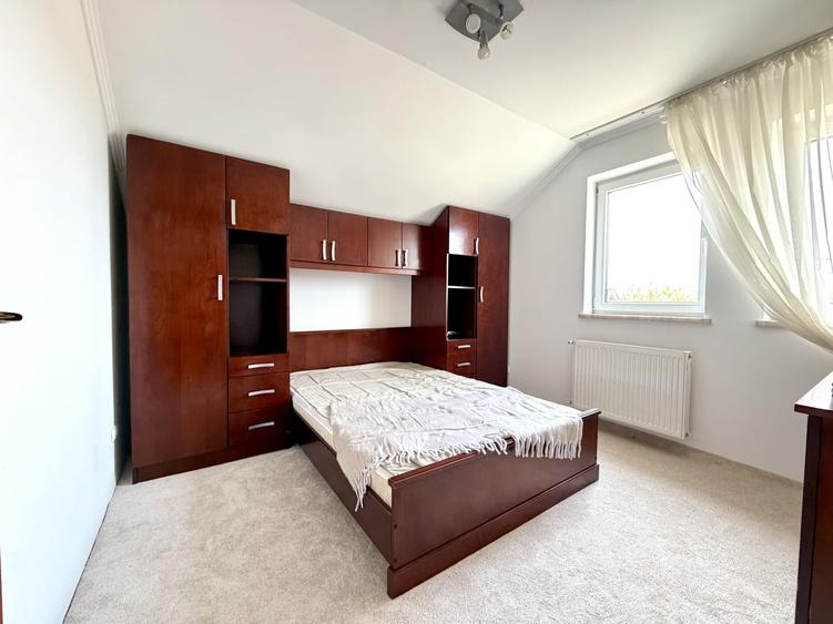 Apartament cu 3 camere decomandat, mobilat în Dumbrăvița