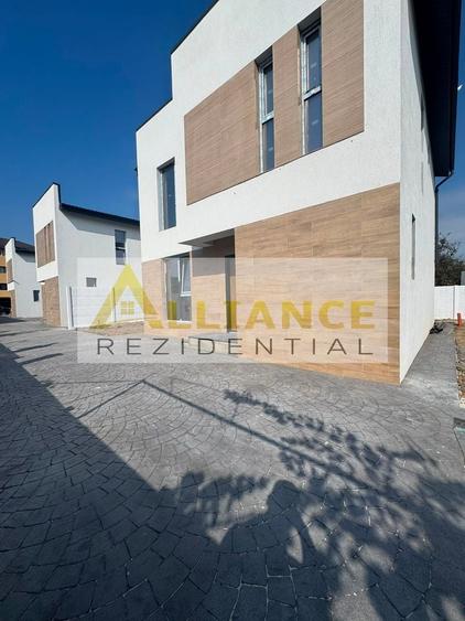 Casă individuală cu 5 camere decomandat cu Canalizare în Sud