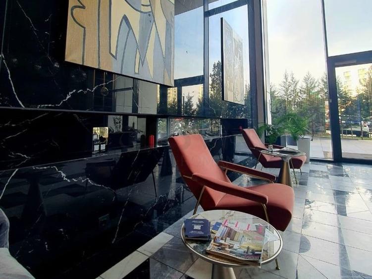 Apartament cu 3 camere semidecomandat în Herăstrău