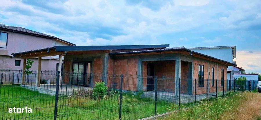 Casă cu 4 camere în Racovița