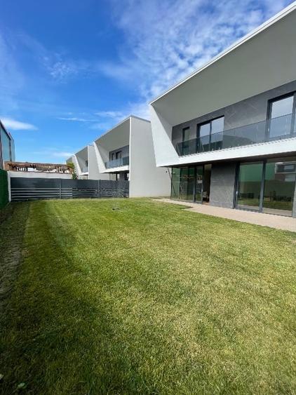 Duplex cu 5 camere cu Canalizare în Central