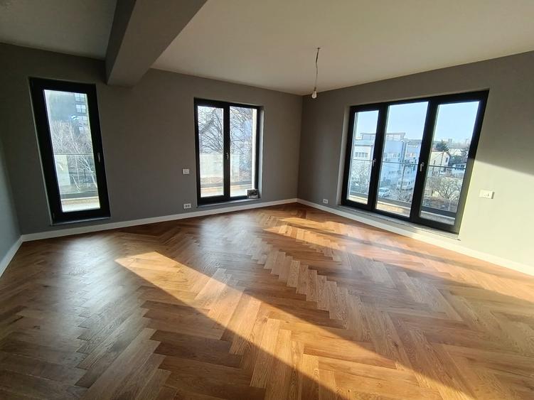 Apartament cu 3 camere decomandat în Aviației