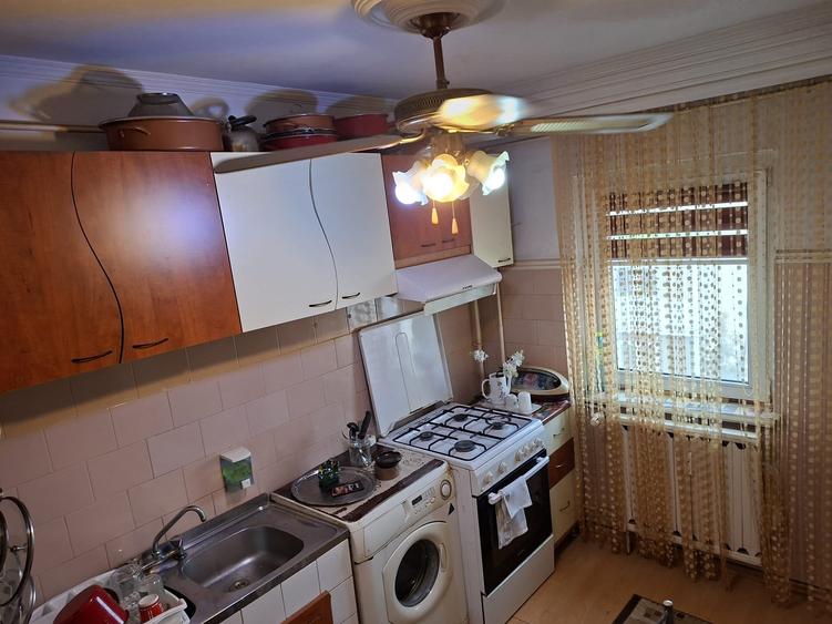 Apartament cu 2 camere semidecomandat în Prundu