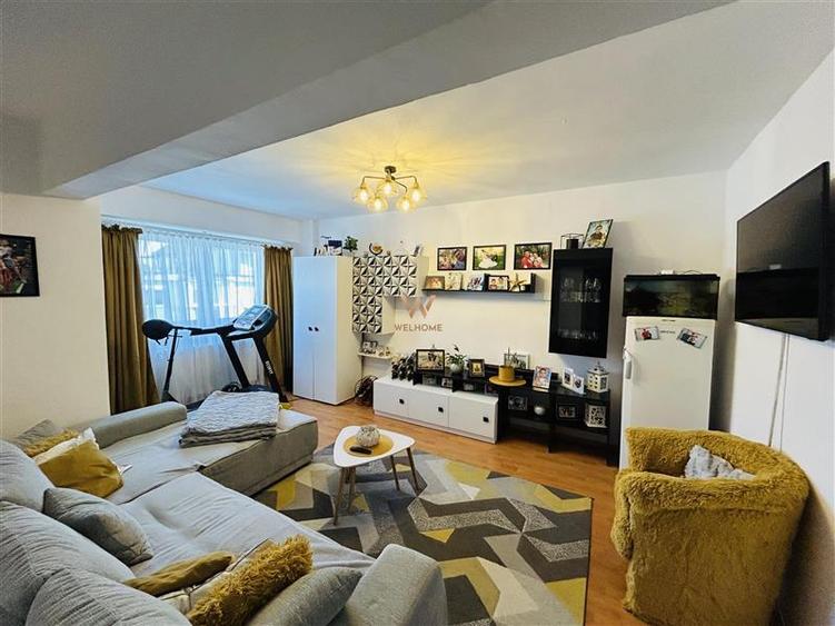 Apartament cu 4 camere decomandat în Valea Aurie
