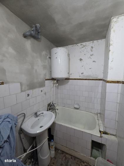 Apartament cu 3 camere semidecomandat în Viziru 1