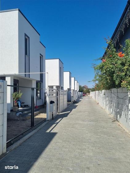 Casă cu 5 camere decomandat cu Teren 1562 Mp în Central