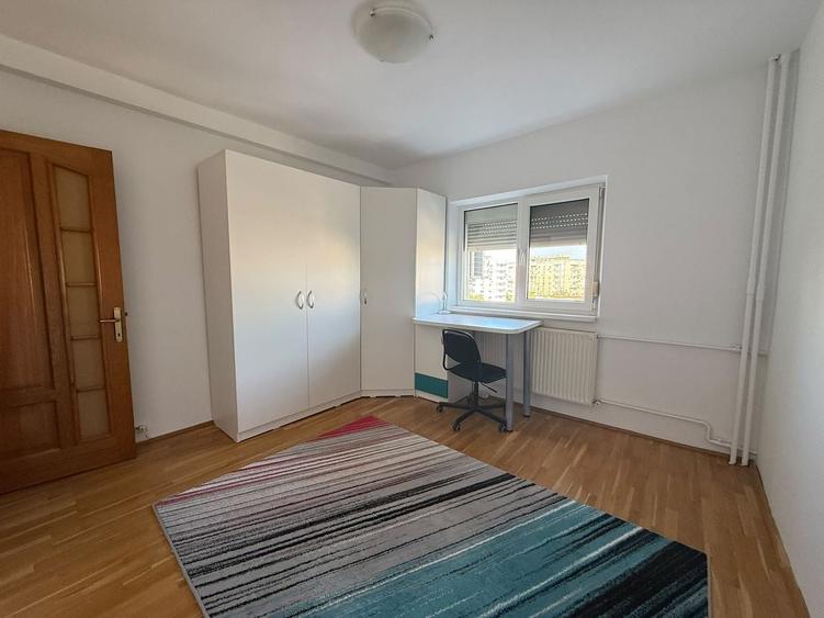Apartament cu 3 camere decomandat, mobilat în Nerva Traian