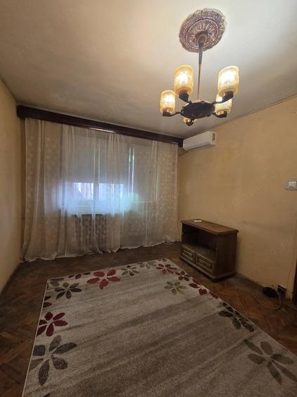 Apartament cu 2 camere semidecomandat în Craiovei