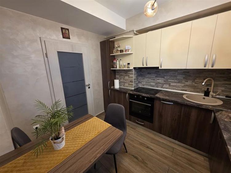 Apartament cu 2 camere decomandat, mobilat în Tractorul