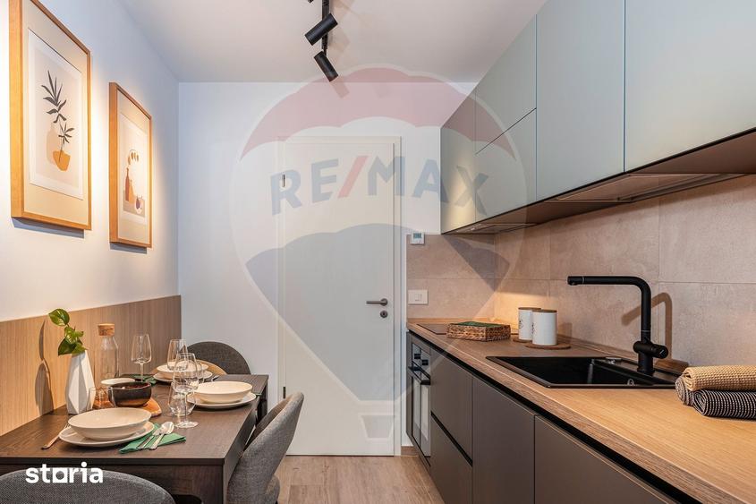 Apartament cu 3 camere decomandat în Tractorul