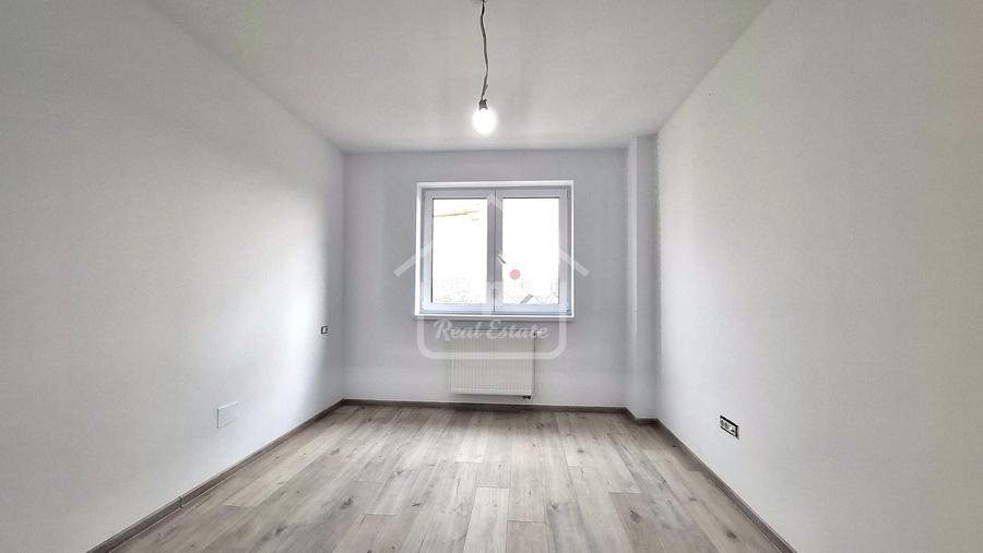 Apartament cu 2 camere decomandat în Tractorul