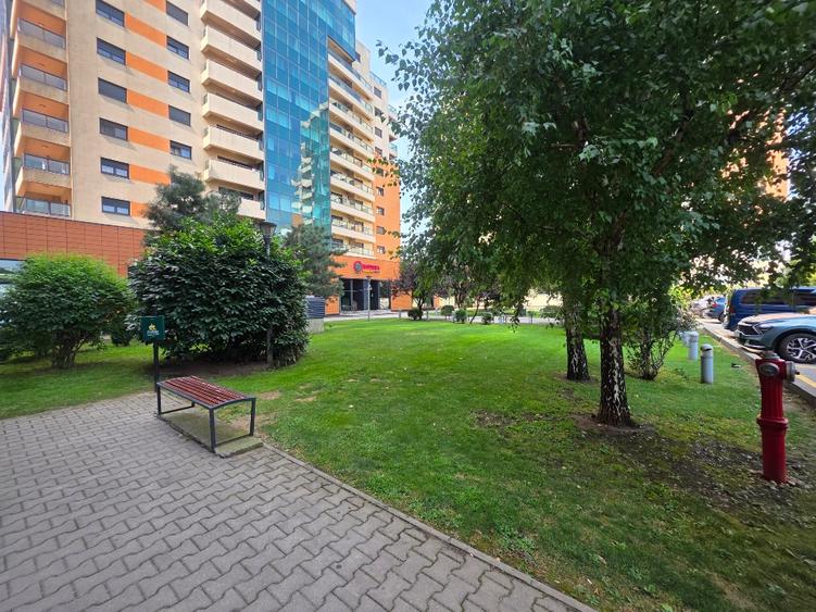 Apartament cu 3 camere semidecomandat în Grozăvești