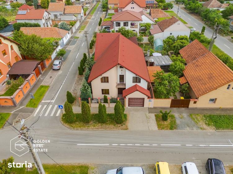 Casă cu 5 camere cu Teren 430 Mp în Central