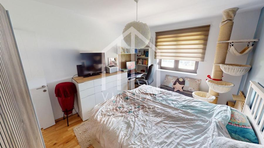 Duplex cu 5 camere cu Canalizare în Cristian