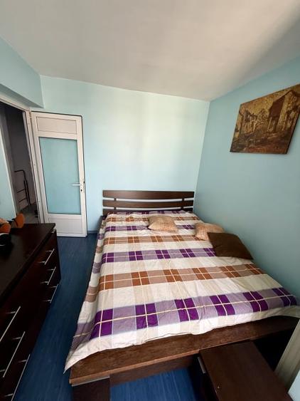 Apartament cu 4 camere decomandat în Trocadero