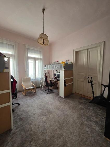 Apartament cu 4 camere decomandat în Elisabetin