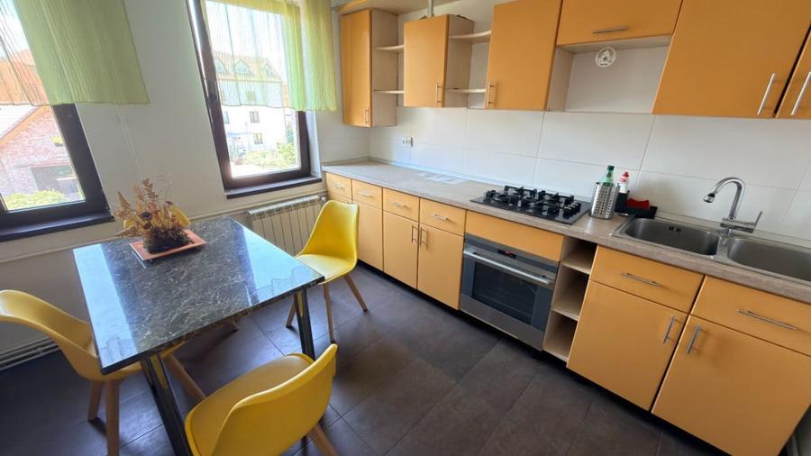 Apartament cu 3 camere decomandat în Sud