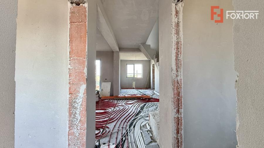 Duplex cu 4 camere cu Canalizare în Moșnița Veche