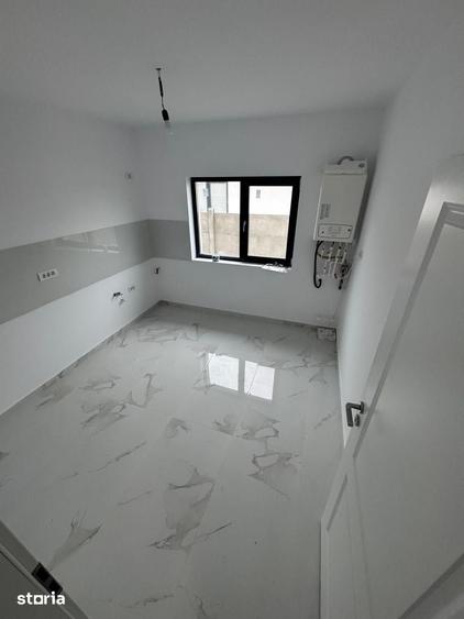 Casă cu 4 camere cu Teren 400 Mp în Olteni