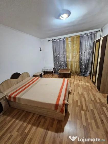 Garsonieră decomandată în Traian