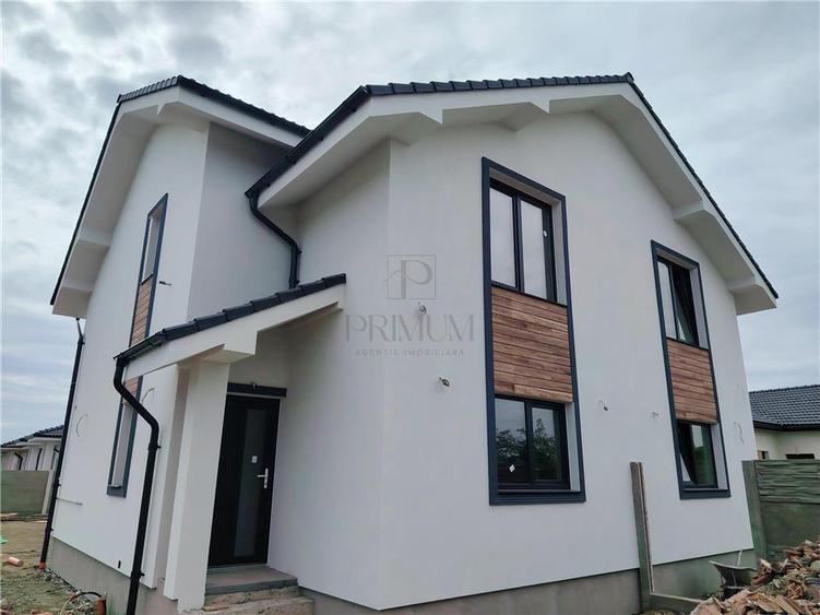 Duplex cu 4 camere cu Canalizare în Moșnița Nouă