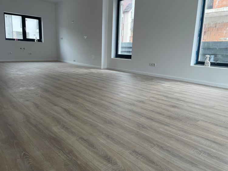 Duplex cu 5 camere cu Canalizare în Central