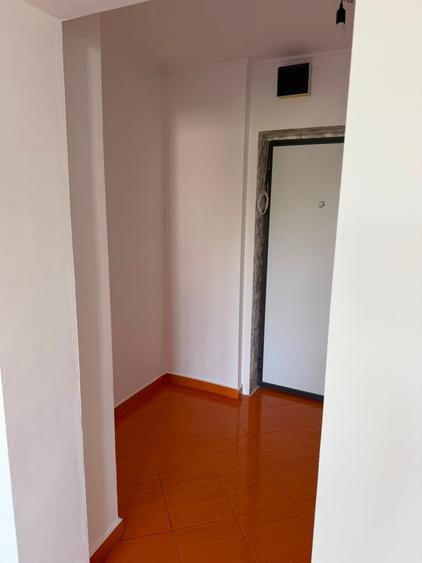 Apartament cu 2 camere decomandat în Titan