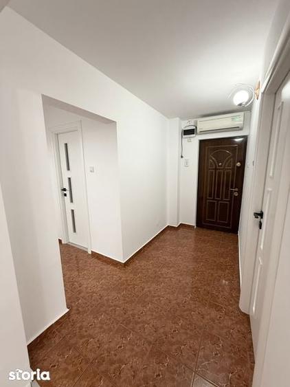 Apartament cu 3 camere decomandat în Apollo