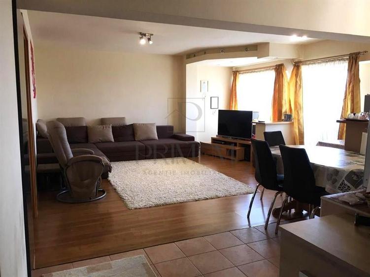 Apartament cu 4 camere decomandat în Simion Bărnuțiu