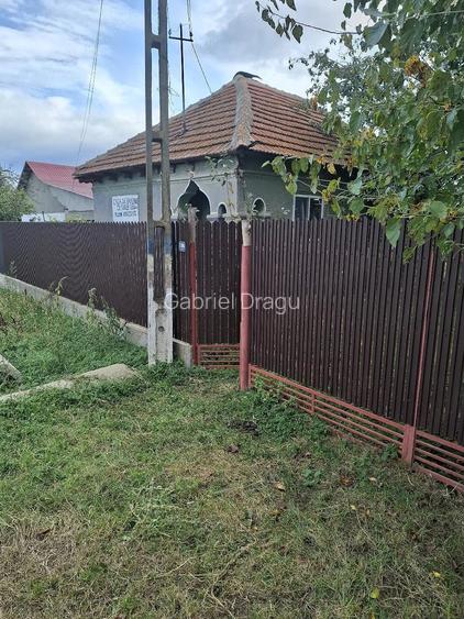 Casă cu 3 camere cu Teren 1350 Mp în Movila Banului