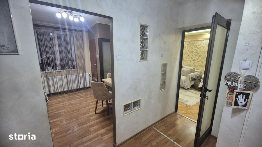 Apartament cu 3 camere în Sânmartin