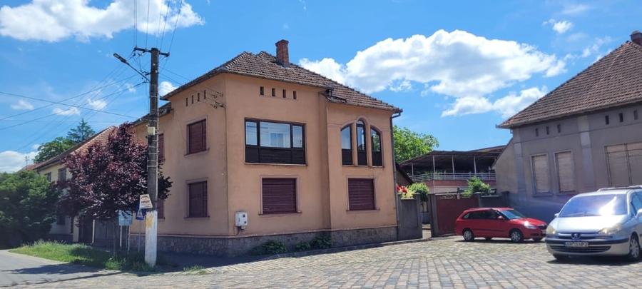 Casă individuală cu 5 camere cu Canalizare în Central